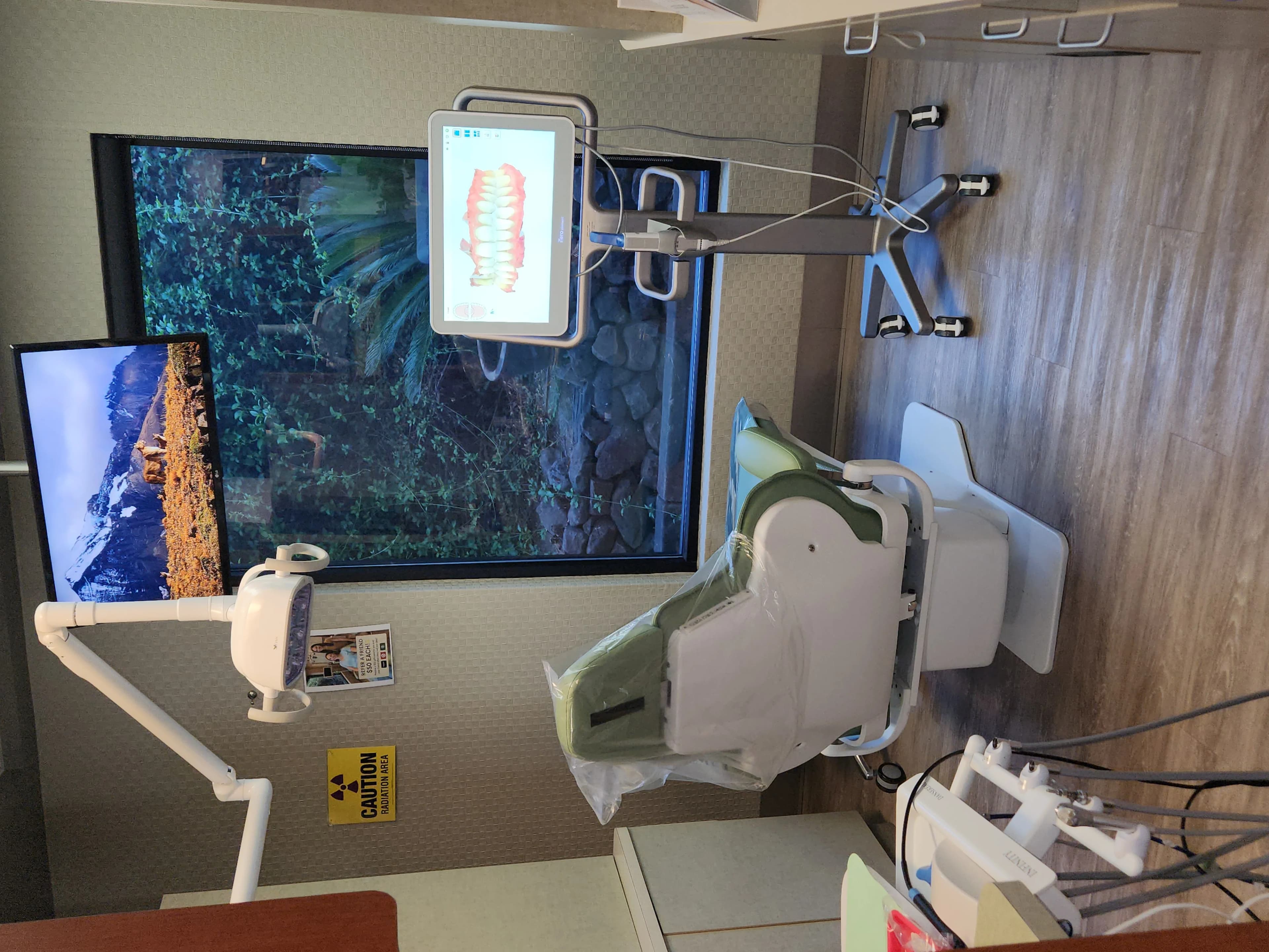 Digital x-ray sensor and monitor display